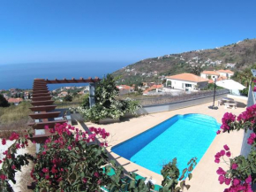 Гостиница Villa Abreu - A Wonderful Ocean View  Эштрейту-Да-Кальета